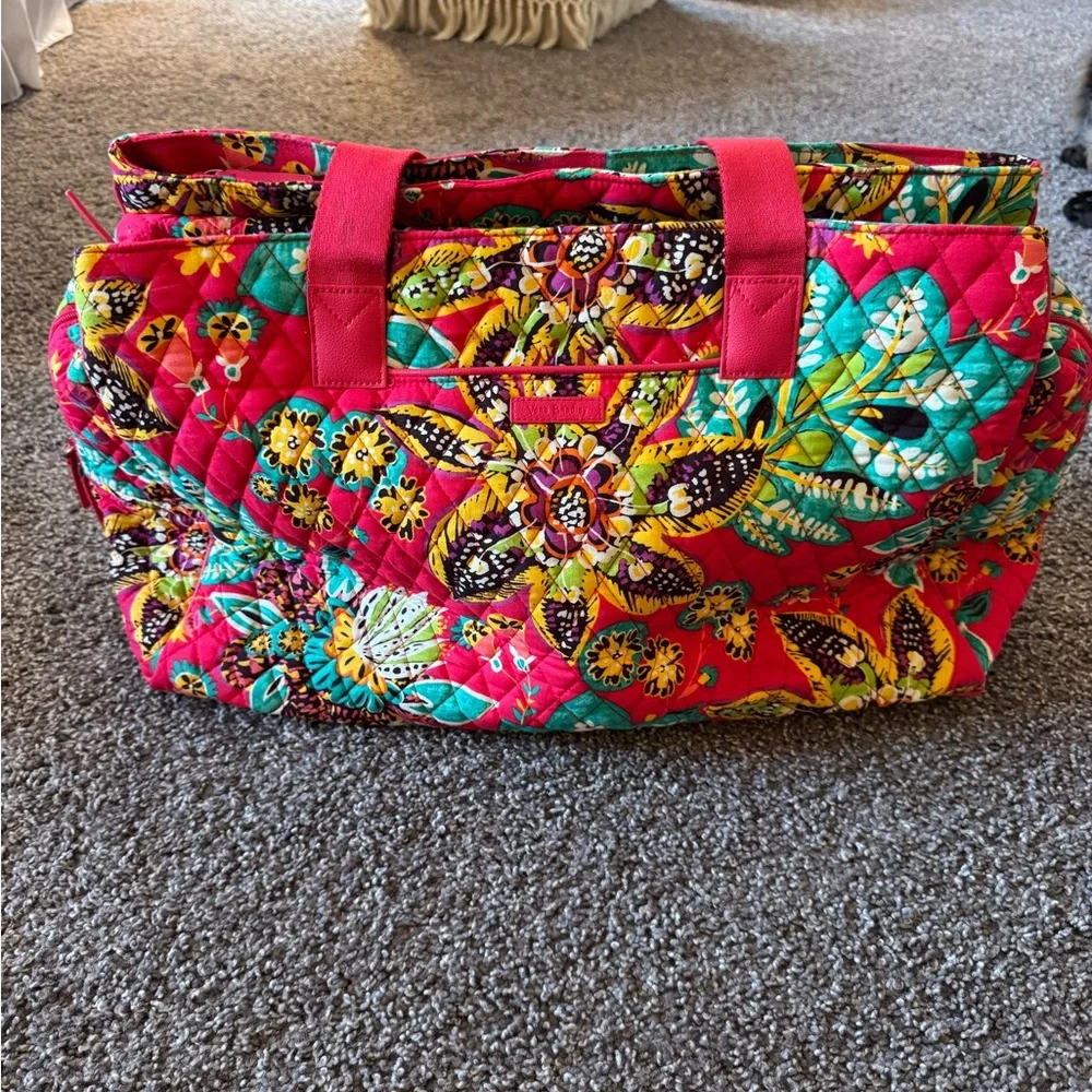 Vera Bradley Large multi compartment weekender bag diaper bag - Picture 1 of 9